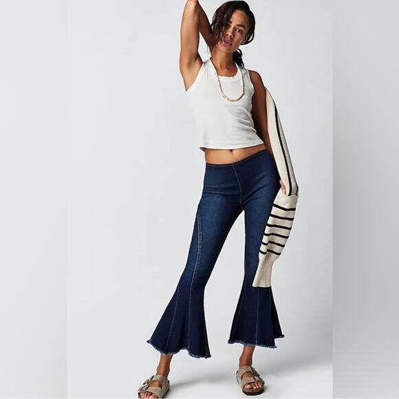 Free People Denim - We The Free Crvy Last Dance Crop Flare Raw Hem Pull On Dark Wash Jeans 28